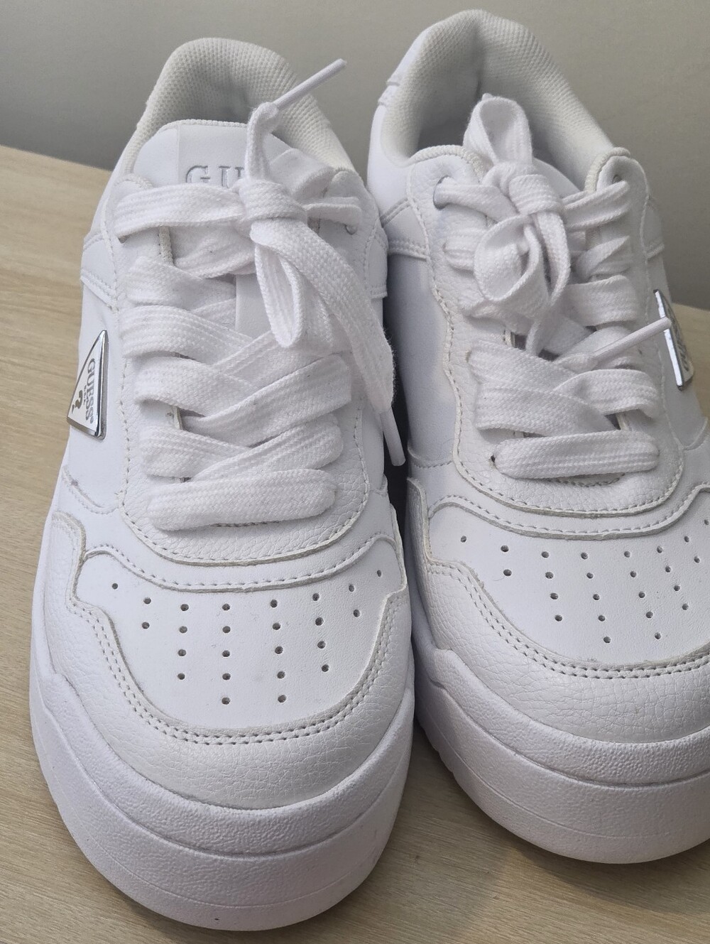 GUESS White Low-Top Women's Lace-Up Sneakers